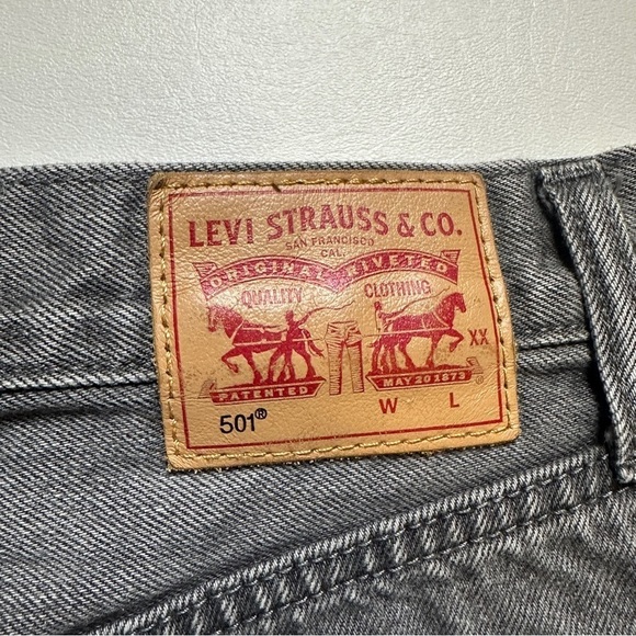Levi’s 501 Distressed Button Fly Cutoff Jean Shorts Gray Wash Size 26 - Picture 3 of 7